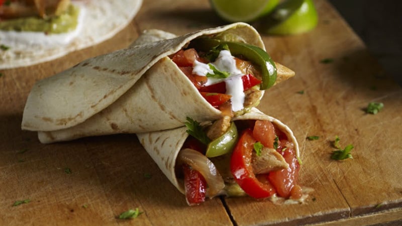Fajitas με Καπνιστό Κοτόπουλο BBQ